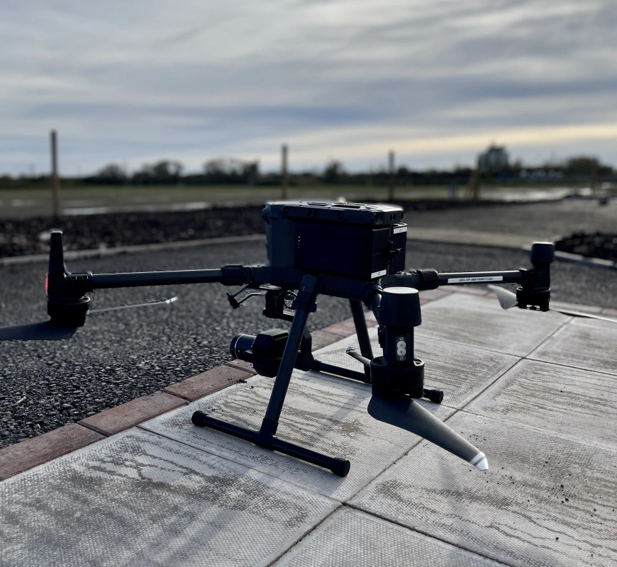 M300 w 40 Mp camera Nov 2023